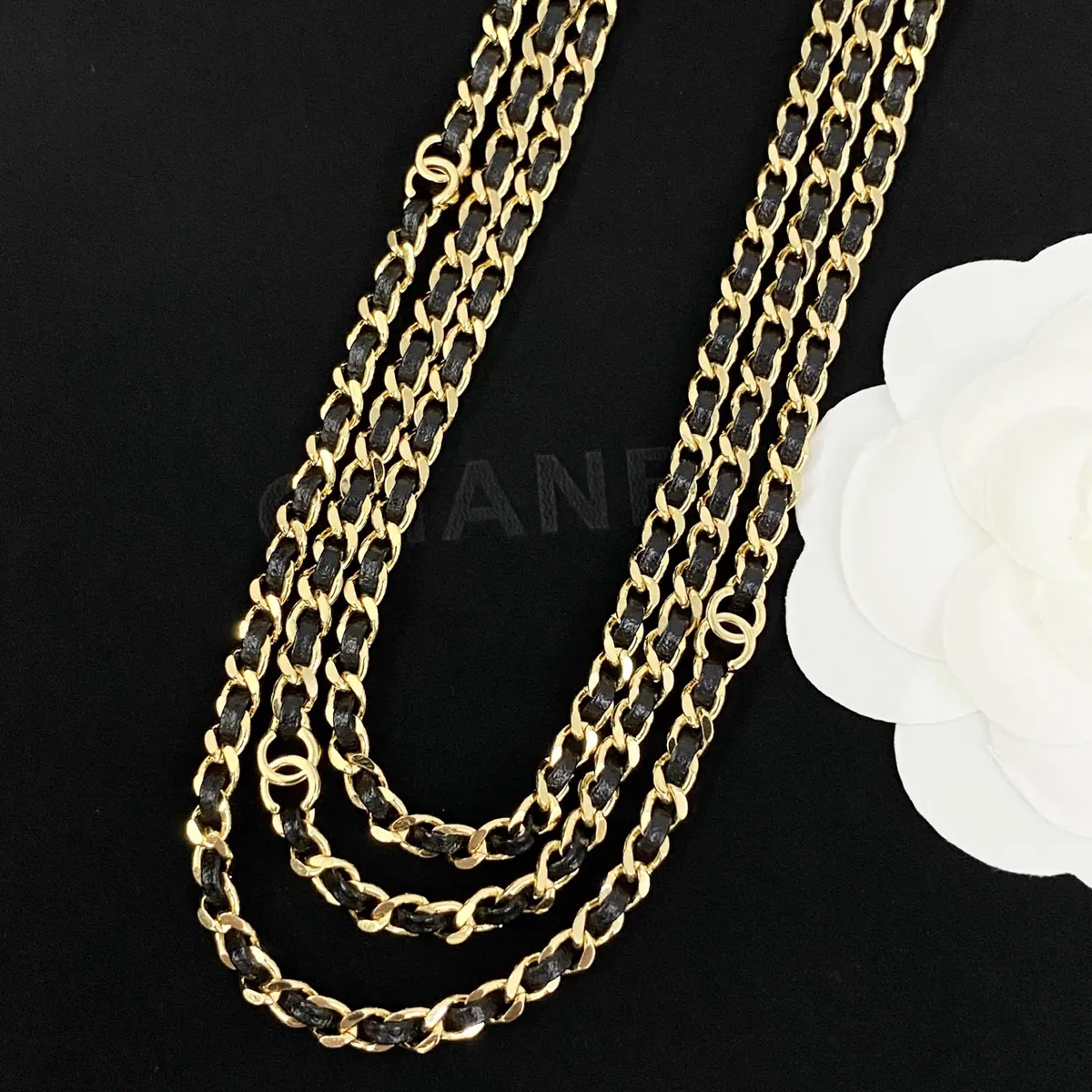 Accessories Style Black Leather Chain Bag Lookbook Reference image 2