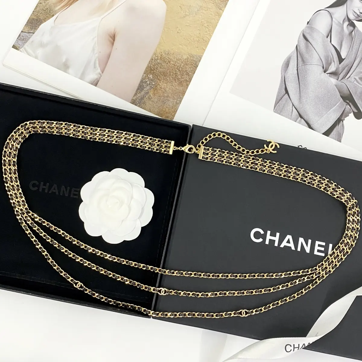Accessories Style Black Leather Chain Bag Lookbook Reference image 3