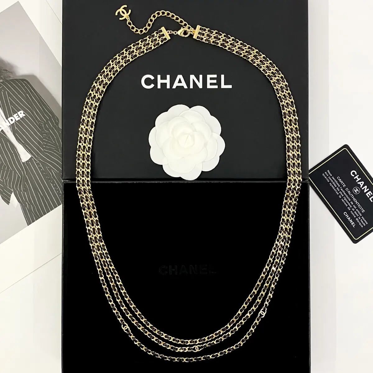 Accessories Style Black Leather Chain Bag Lookbook Reference image 5