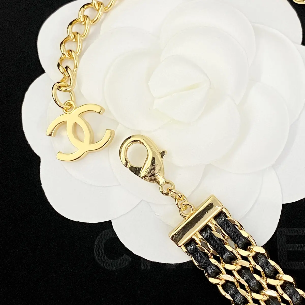 Accessories Style Black Leather Chain Bag Lookbook Reference image 6