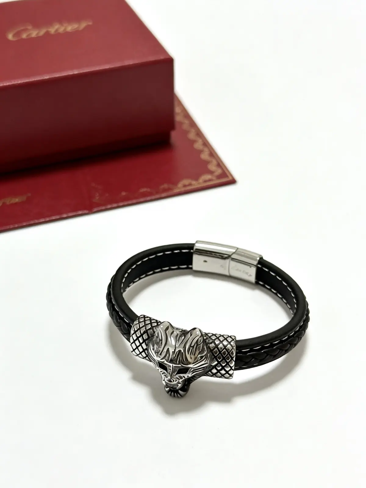 Accessories Style Leather Accessories Lookbook Reference image 4