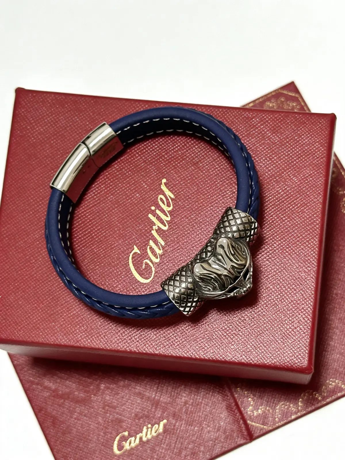 Accessories Style Leather Accessories Lookbook Reference image 4