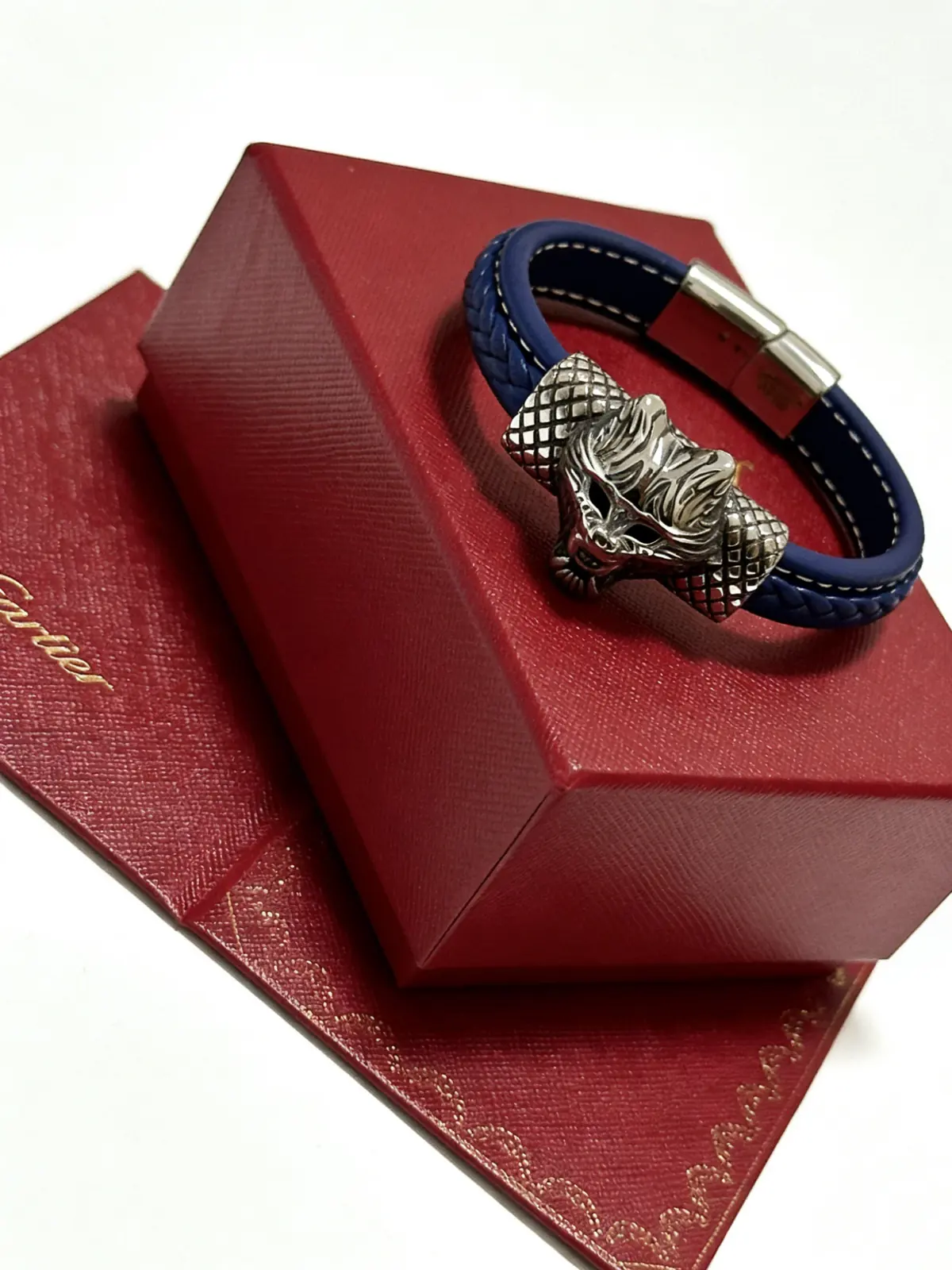 Accessories Style Leather Accessories Lookbook Reference image 5