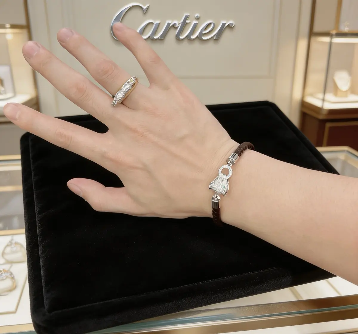 Accessories Style Leather Accessories Lookbook Reference image 5
