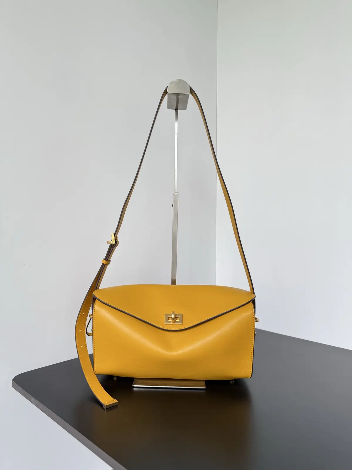 Balenciaga Style Beige Bag Lookbook Reference image 1