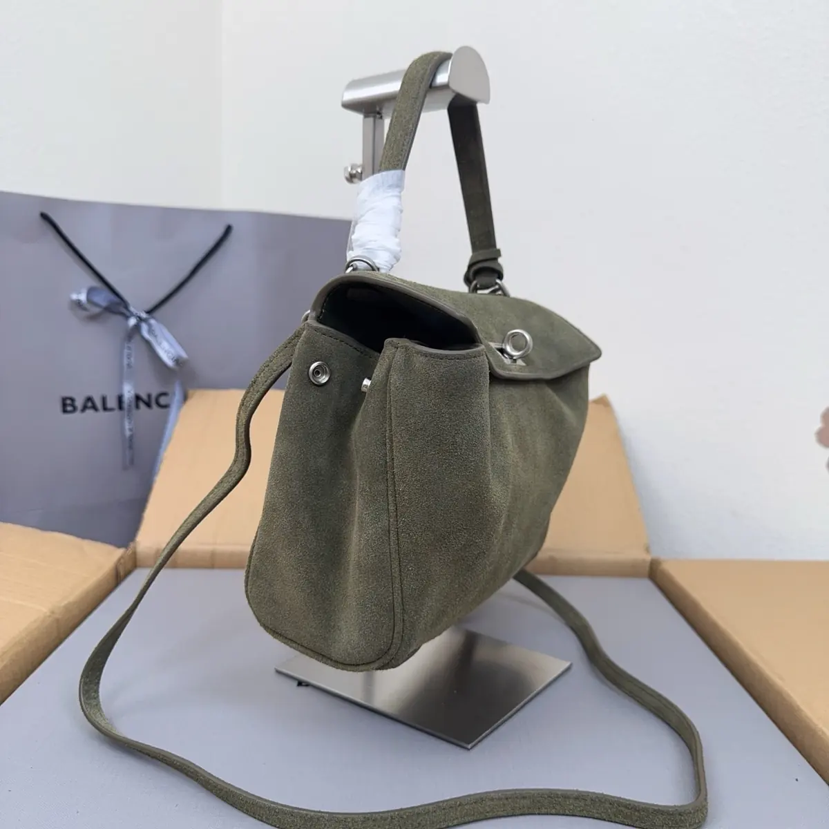 Balenciaga Style Beige Leather Bags Lookbook Reference image 3