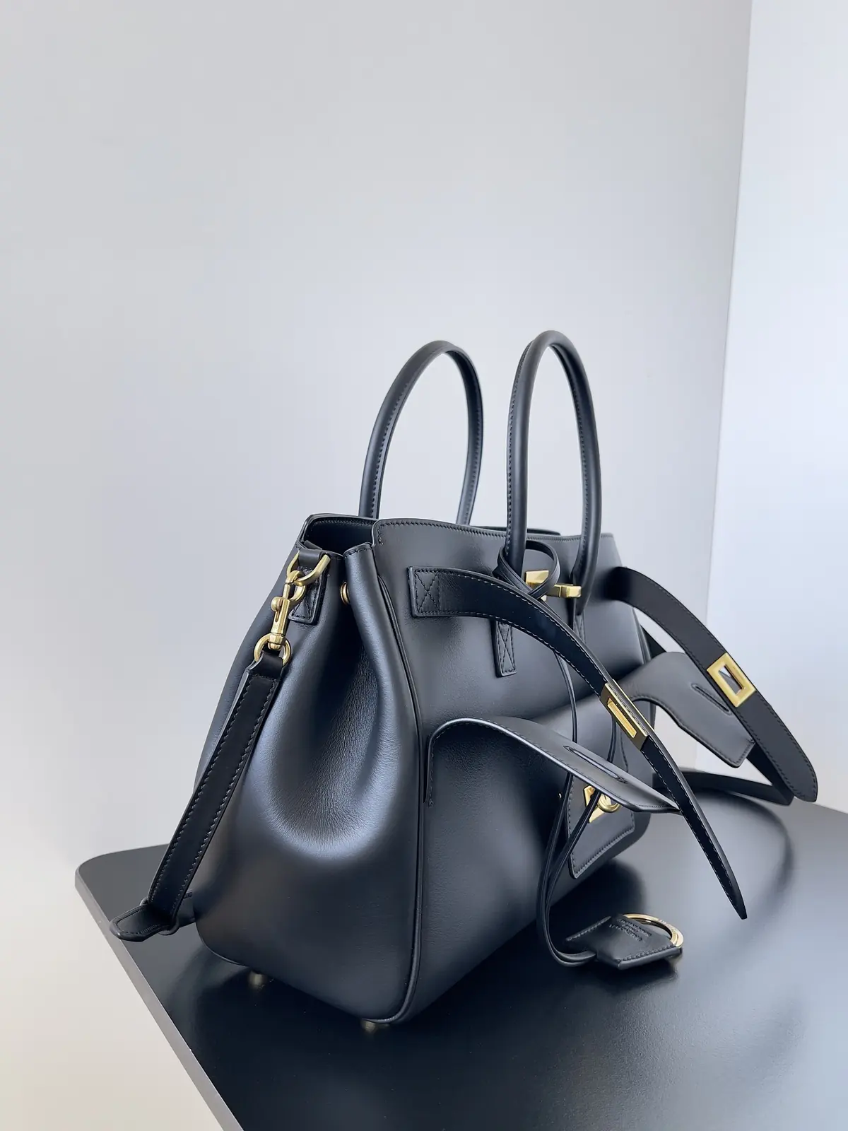 Balenciaga Style Beige Leather Crossbody Bag Lookbook Reference image 3