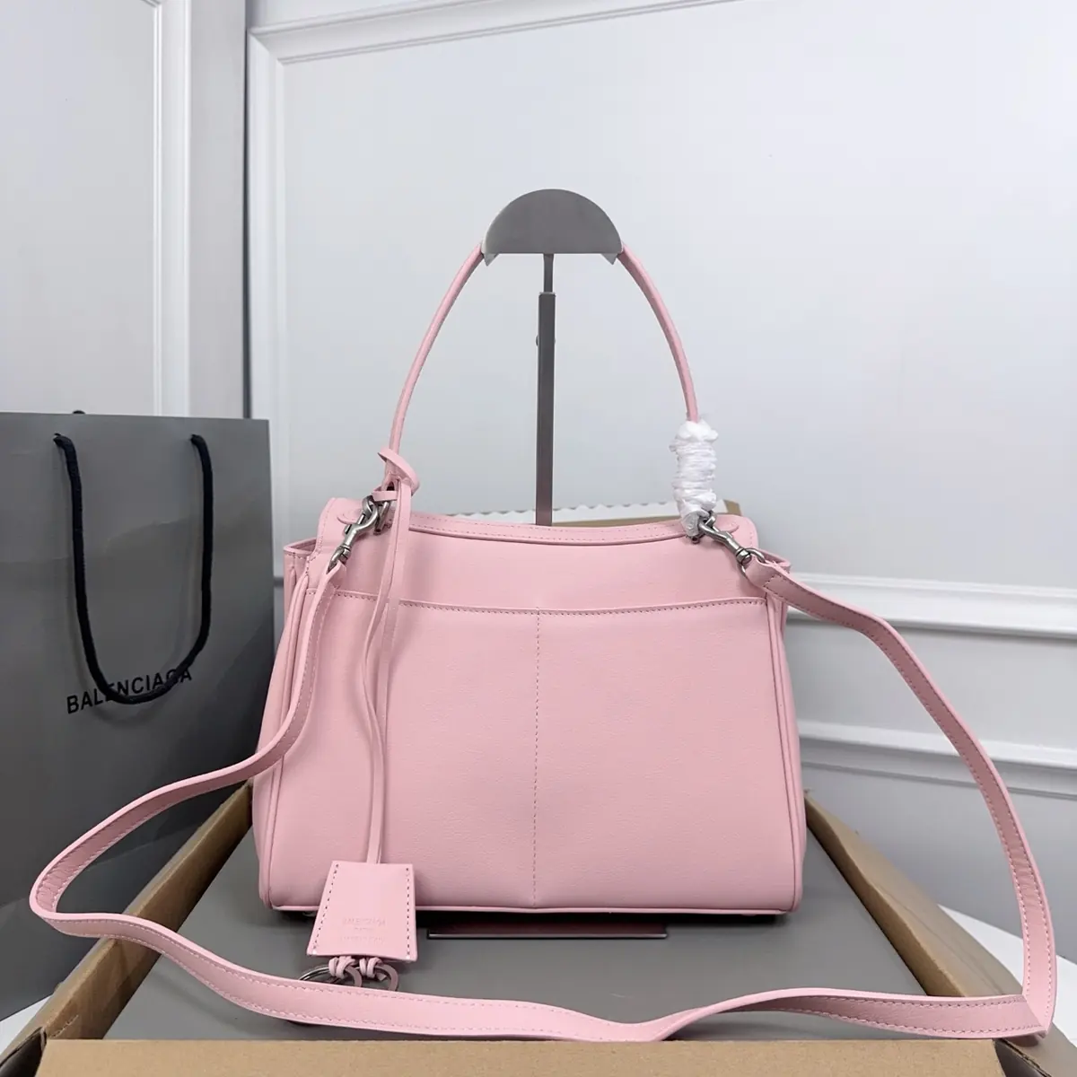 Balenciaga Style Black Leather Bags Lookbook Reference image 2