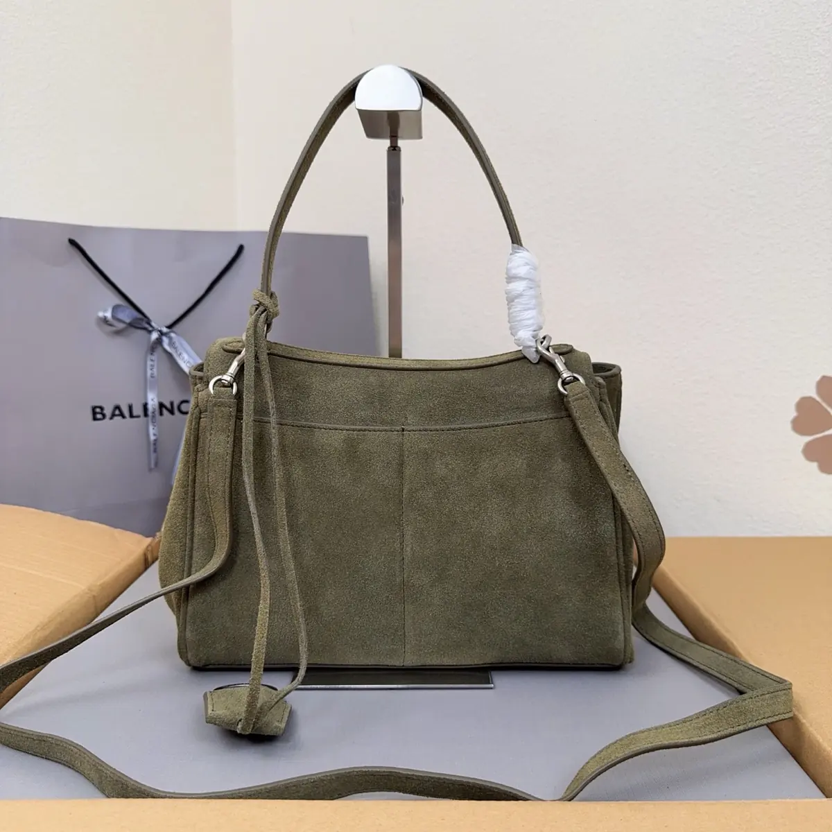 Balenciaga Style Black Leather Bags Lookbook Reference image 2
