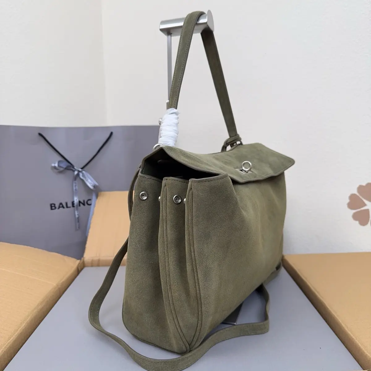 Balenciaga Style Black Leather Bags Lookbook Reference image 2