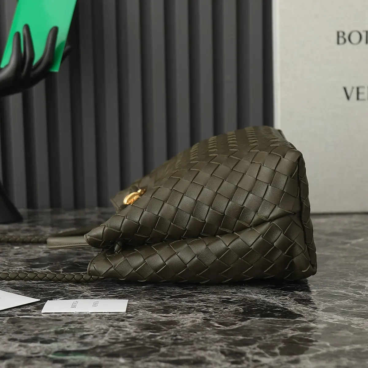 Bottega Veneta Style Beige Leather Bag Lookbook Reference image 5