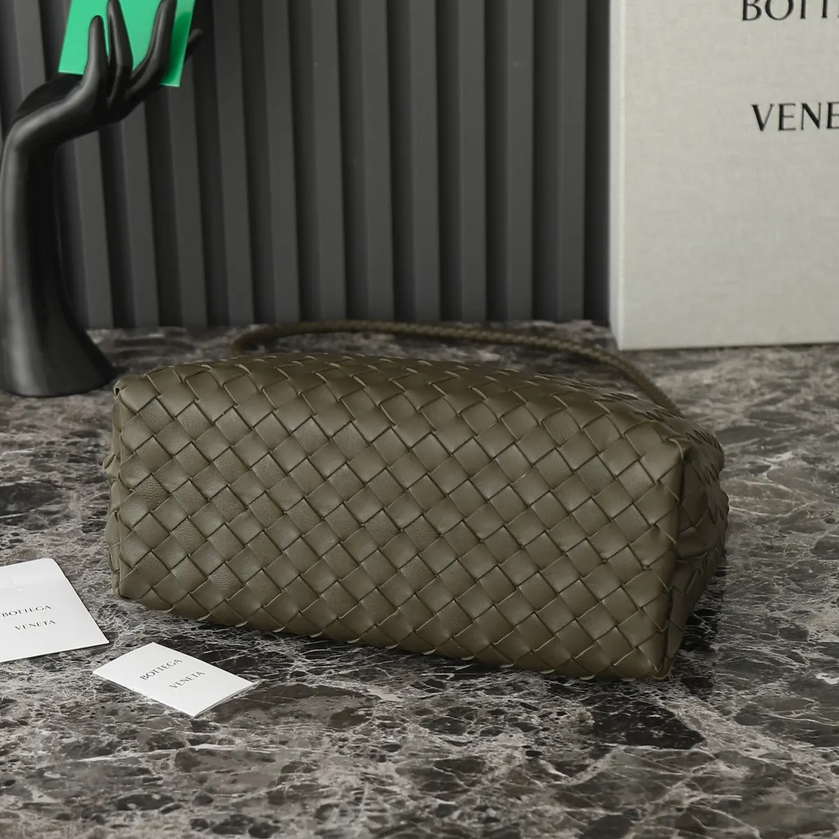 Bottega Veneta Style Beige Leather Bag Lookbook Reference image 6