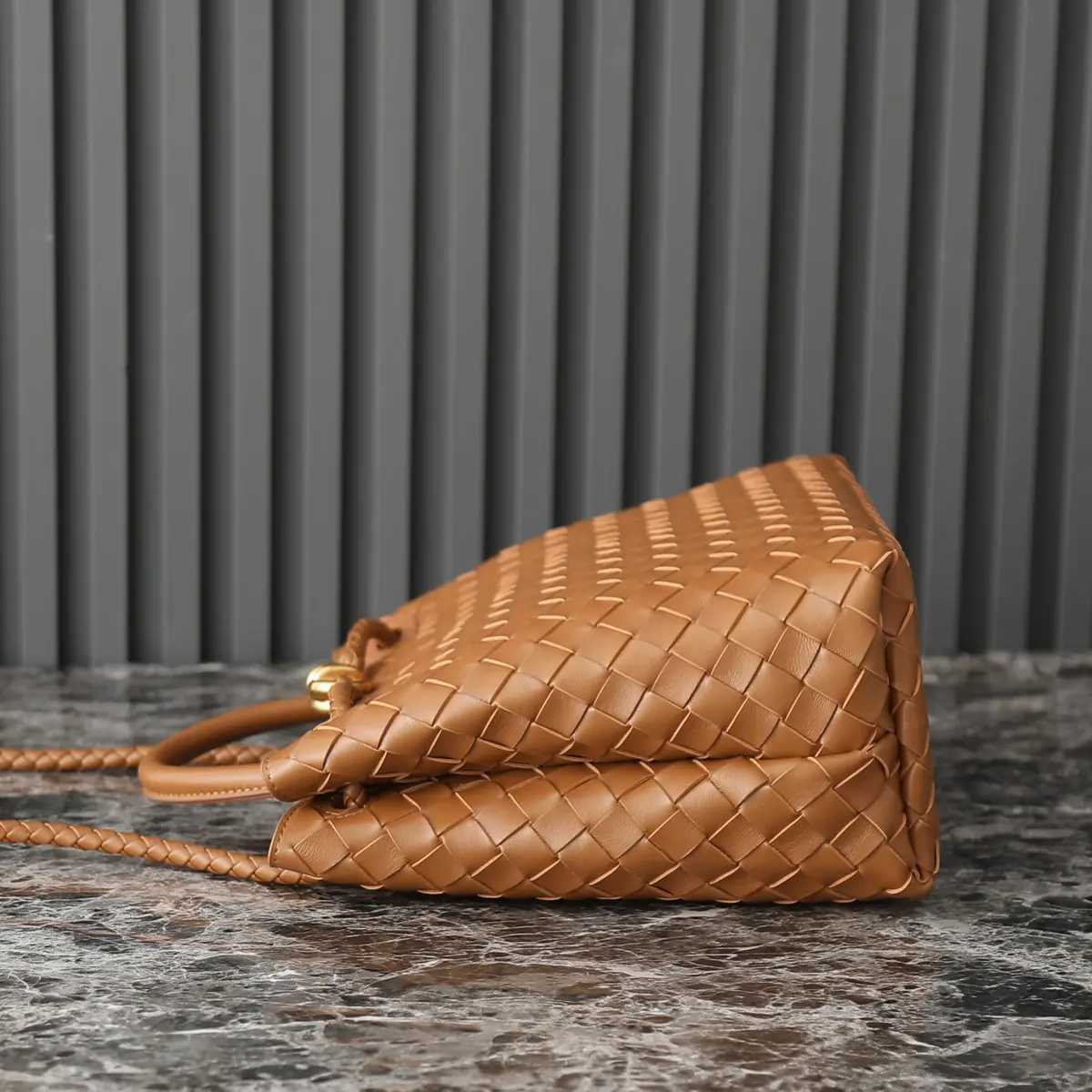 Bottega Veneta Style Beige Leather Bag Lookbook Reference image 3