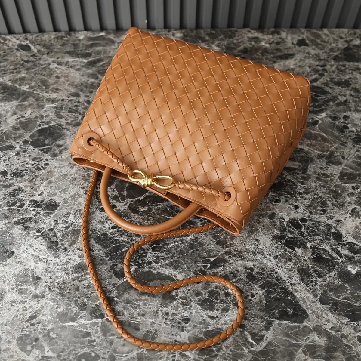 Bottega Veneta Style Beige Leather Bag Lookbook Reference image 5