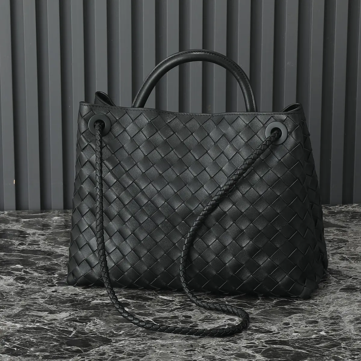 Bottega Veneta Style Beige Leather Bag Lookbook Reference image 2