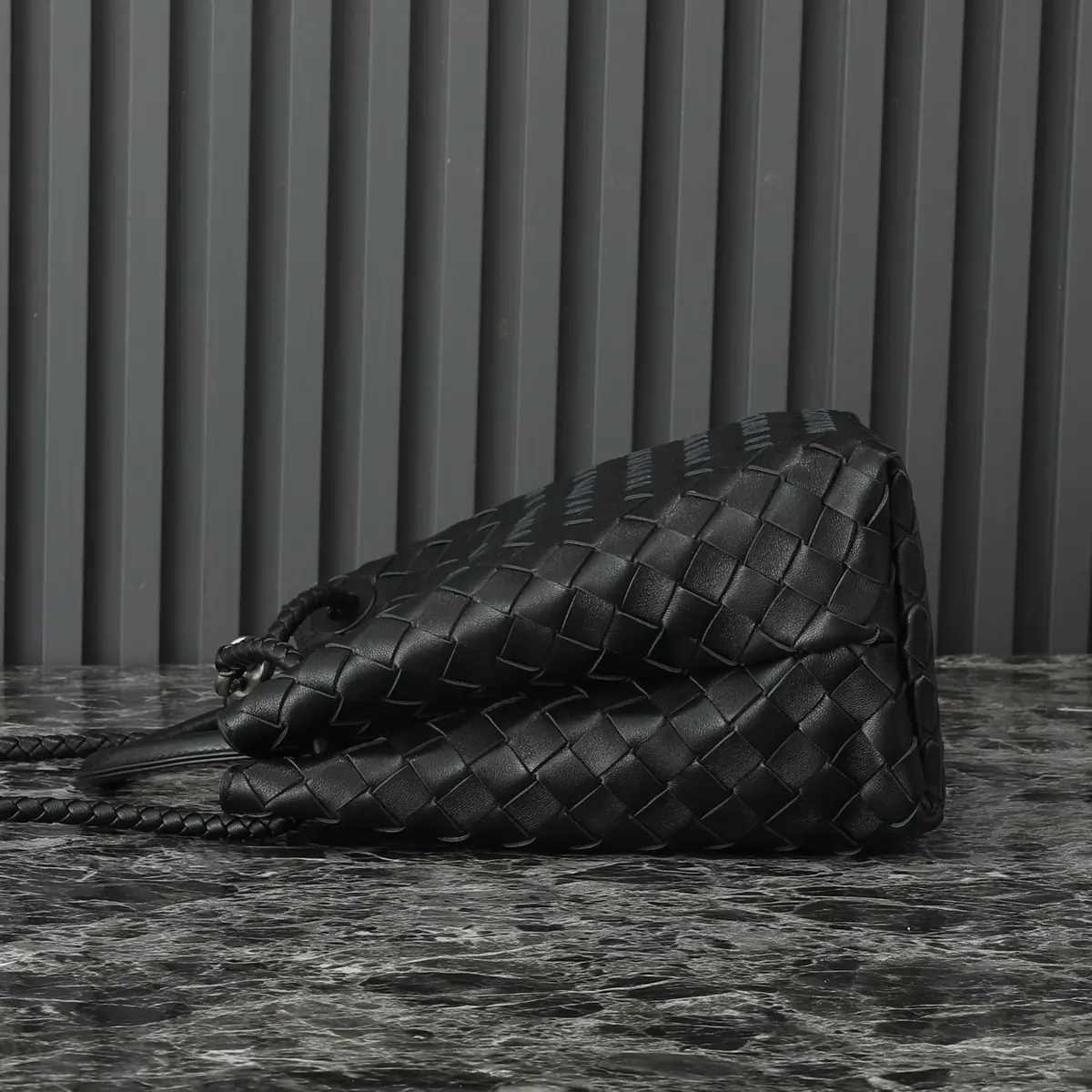 Bottega Veneta Style Beige Leather Bag Lookbook Reference image 3