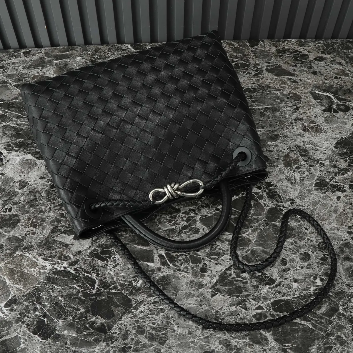 Bottega Veneta Style Beige Leather Bag Lookbook Reference image 5