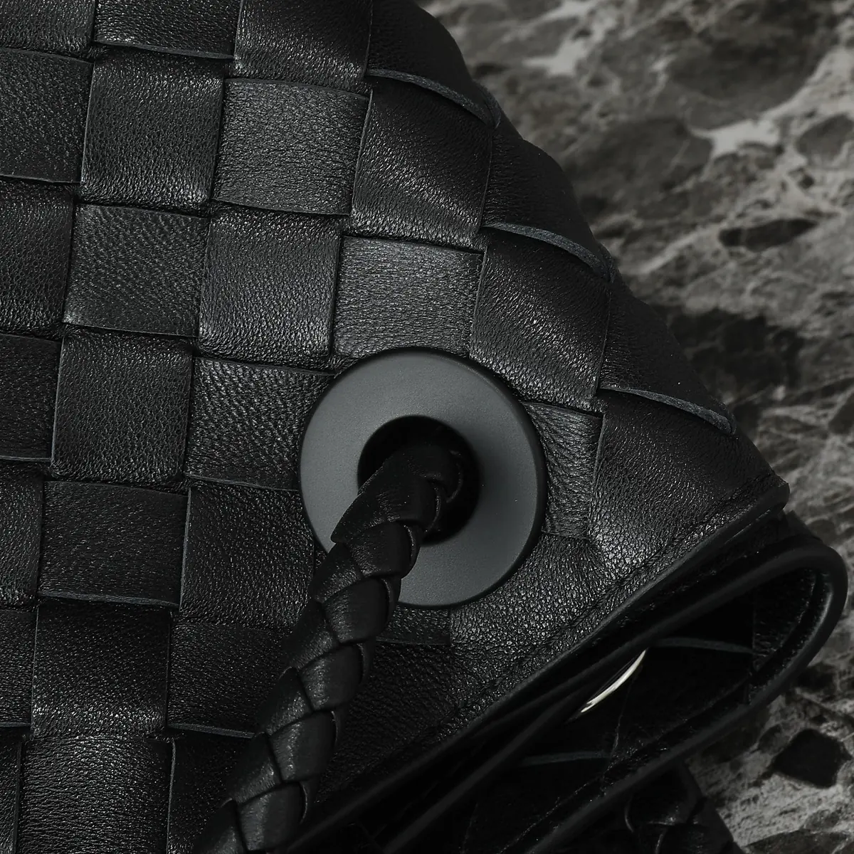 Bottega Veneta Style Beige Leather Bag Lookbook Reference image 6