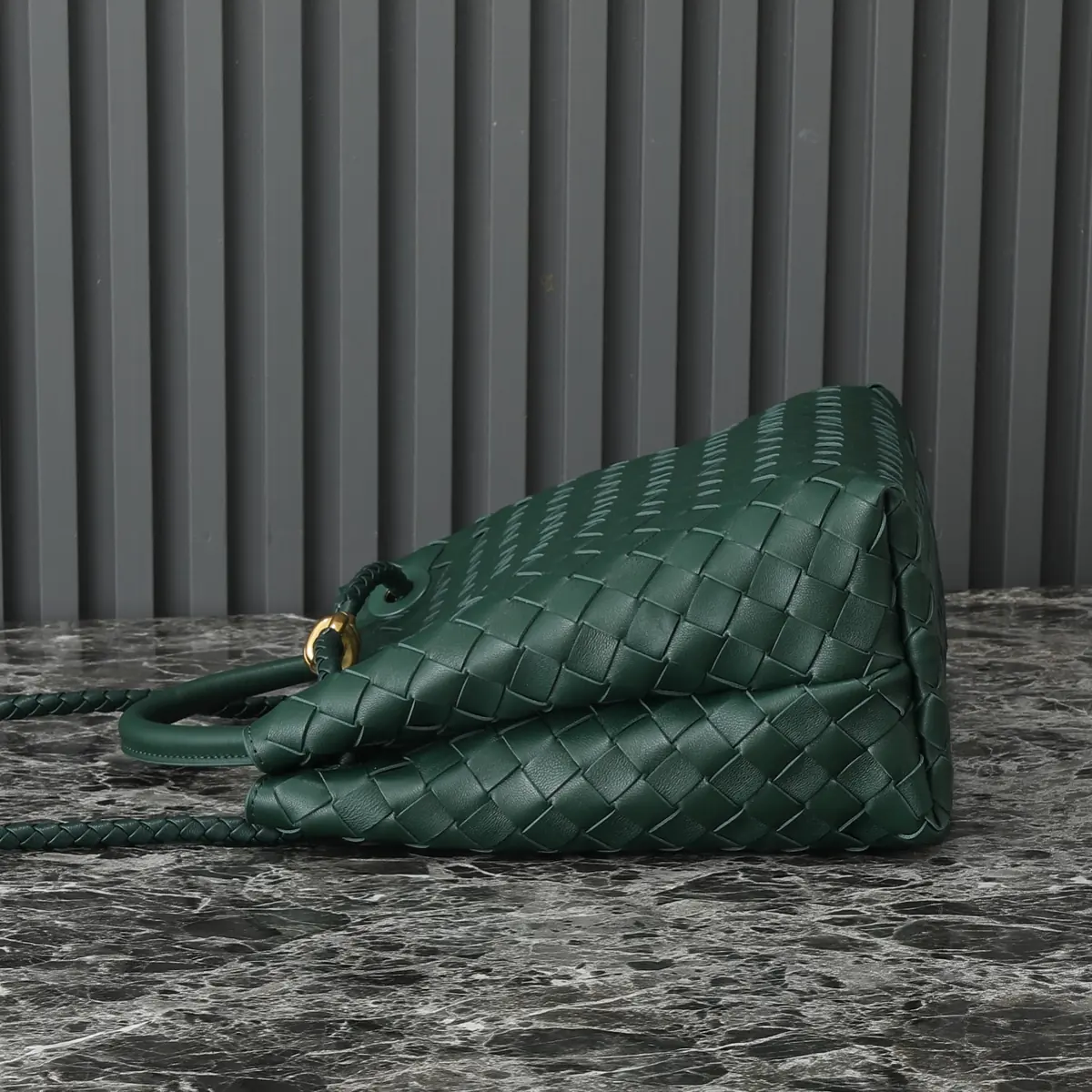 Bottega Veneta Style Beige Leather Bag Lookbook Reference image 3