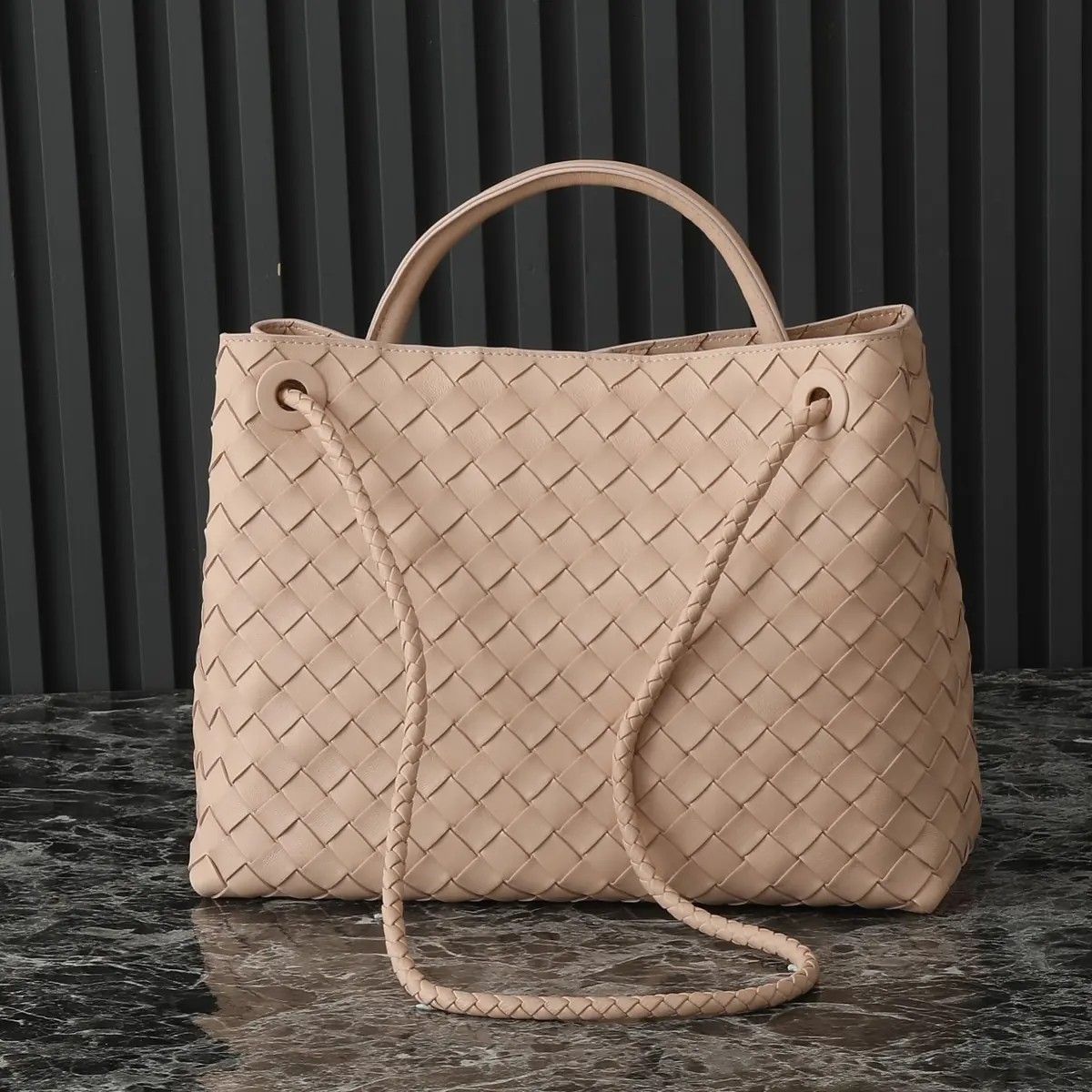 Bottega Veneta Style Beige Leather Bag Lookbook Reference image 2