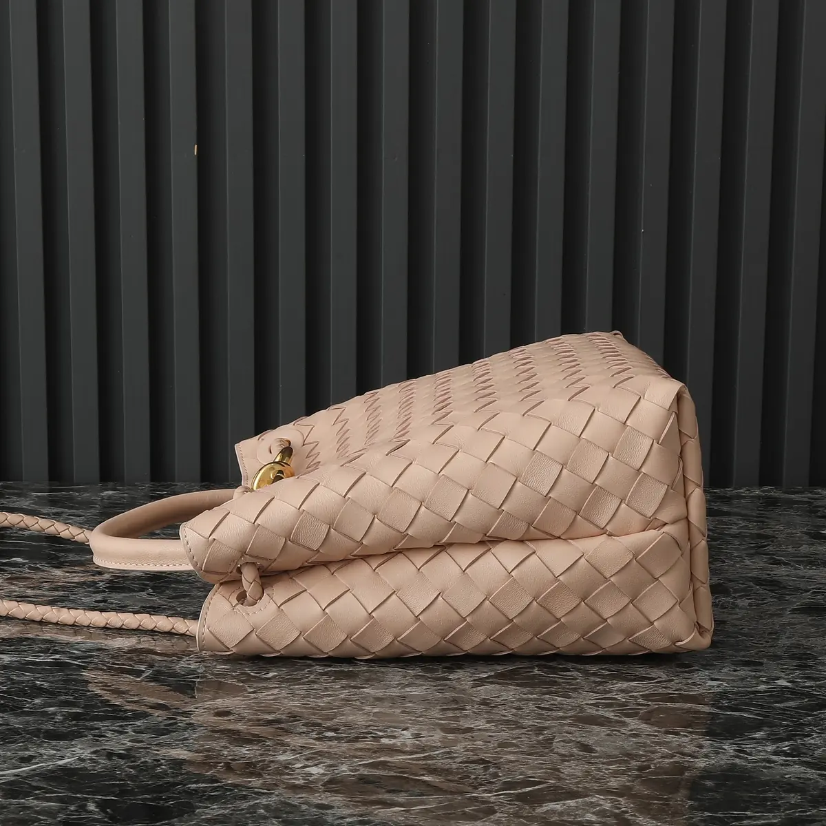 Bottega Veneta Style Beige Leather Bag Lookbook Reference image 3
