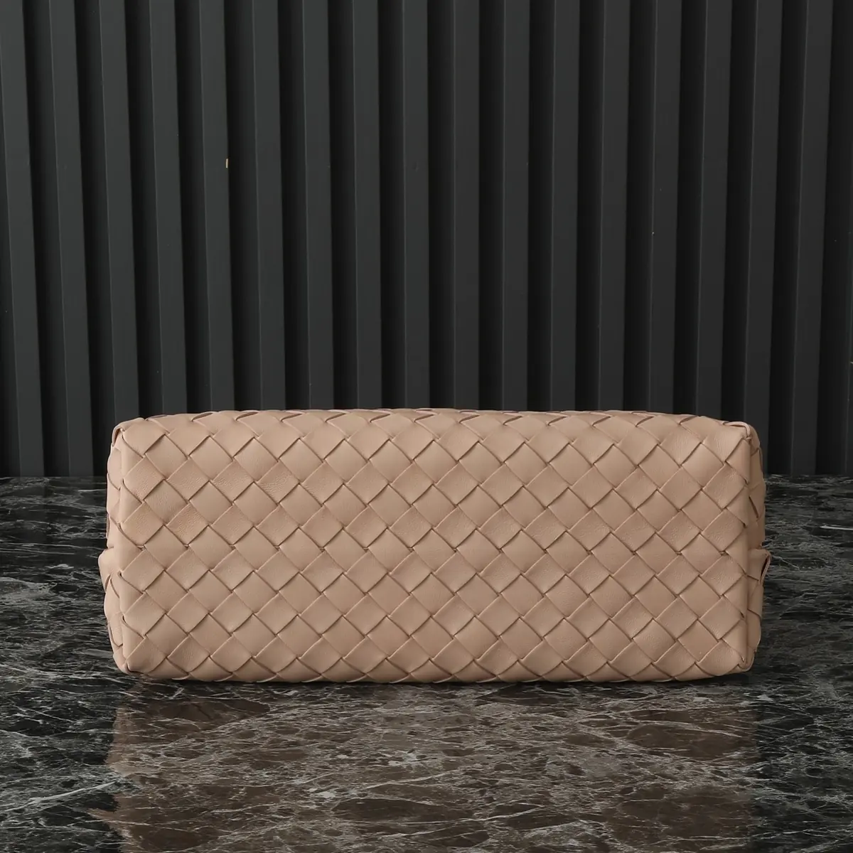 Bottega Veneta Style Beige Leather Bag Lookbook Reference image 4