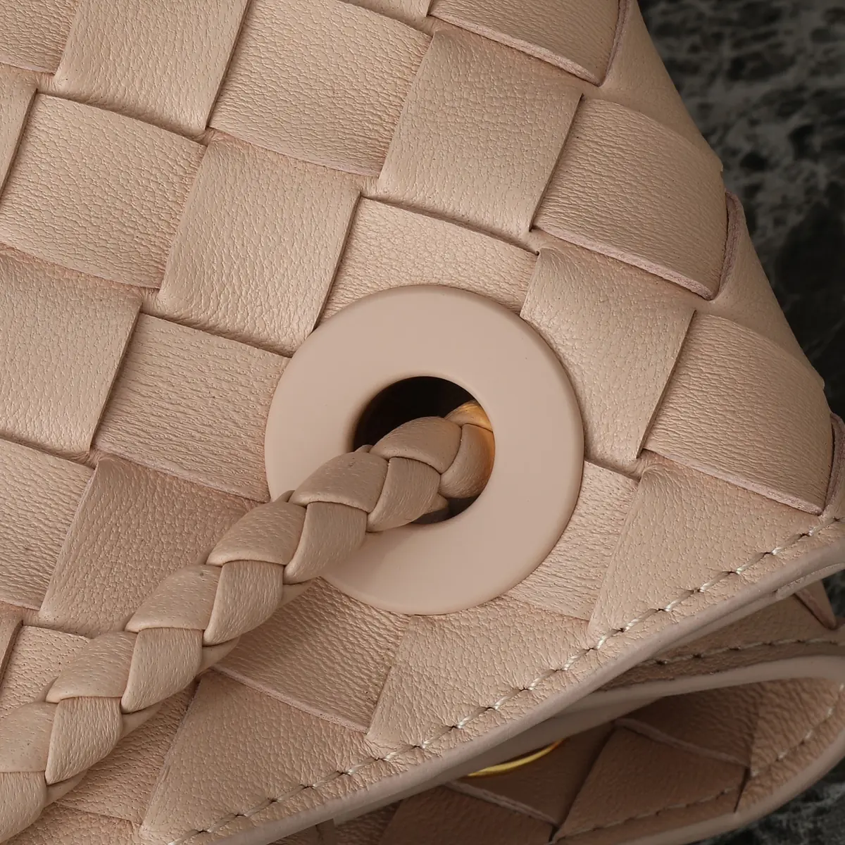 Bottega Veneta Style Beige Leather Bag Lookbook Reference image 6