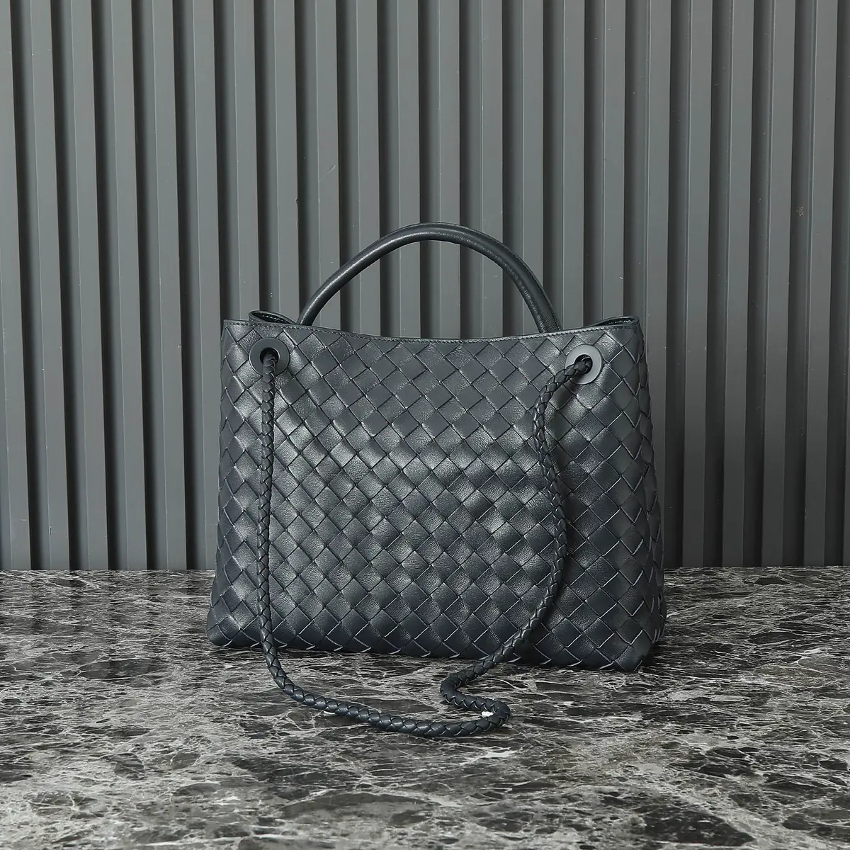 Bottega Veneta Style Beige Leather Bag Lookbook Reference image 2