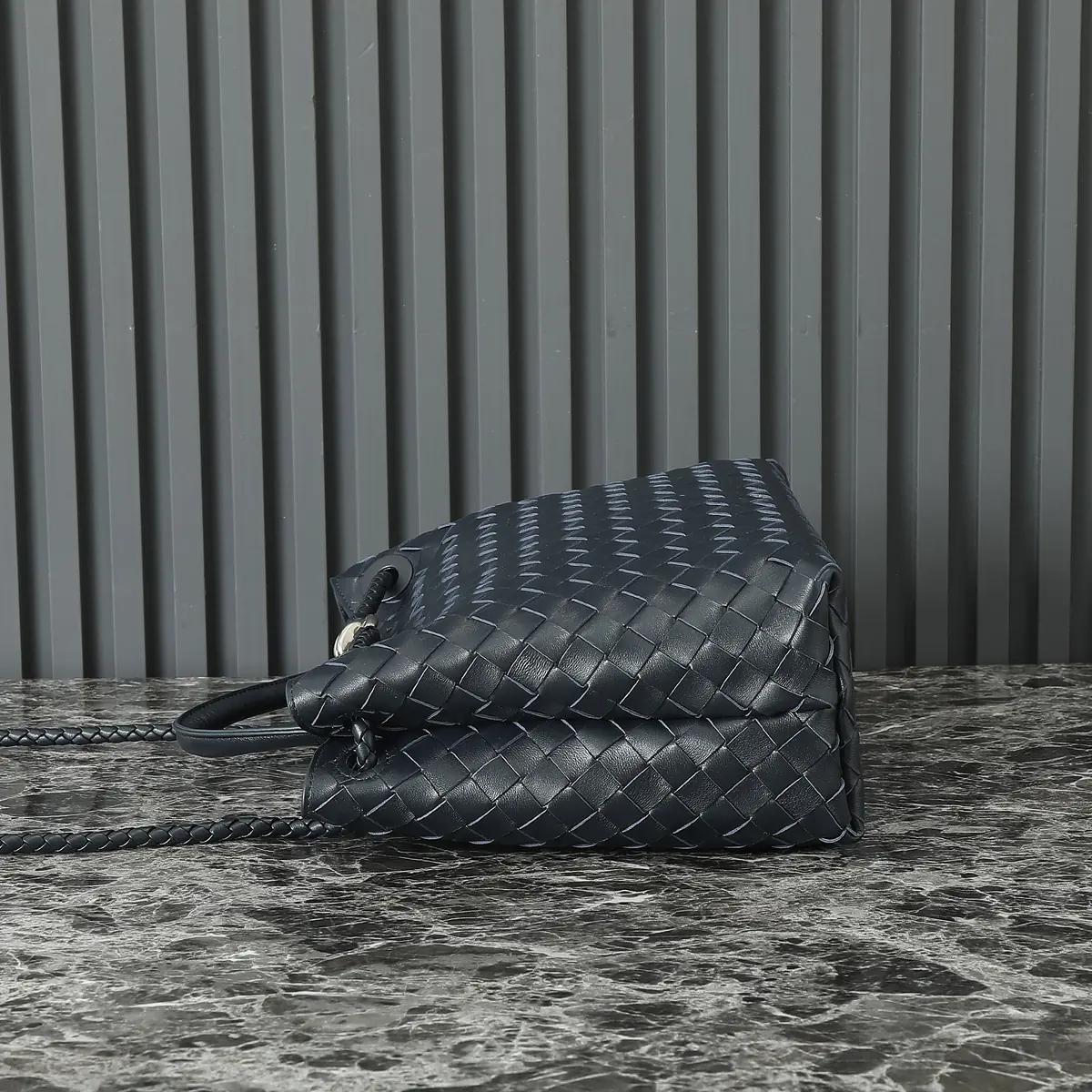 Bottega Veneta Style Beige Leather Bag Lookbook Reference image 3