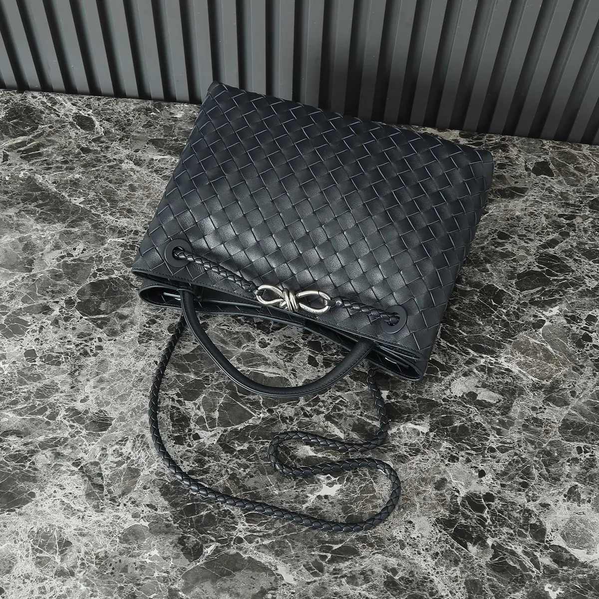 Bottega Veneta Style Beige Leather Bag Lookbook Reference image 5