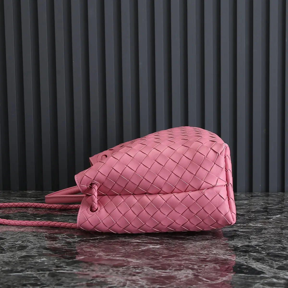 Bottega Veneta Style Beige Leather Bag Lookbook Reference image 3