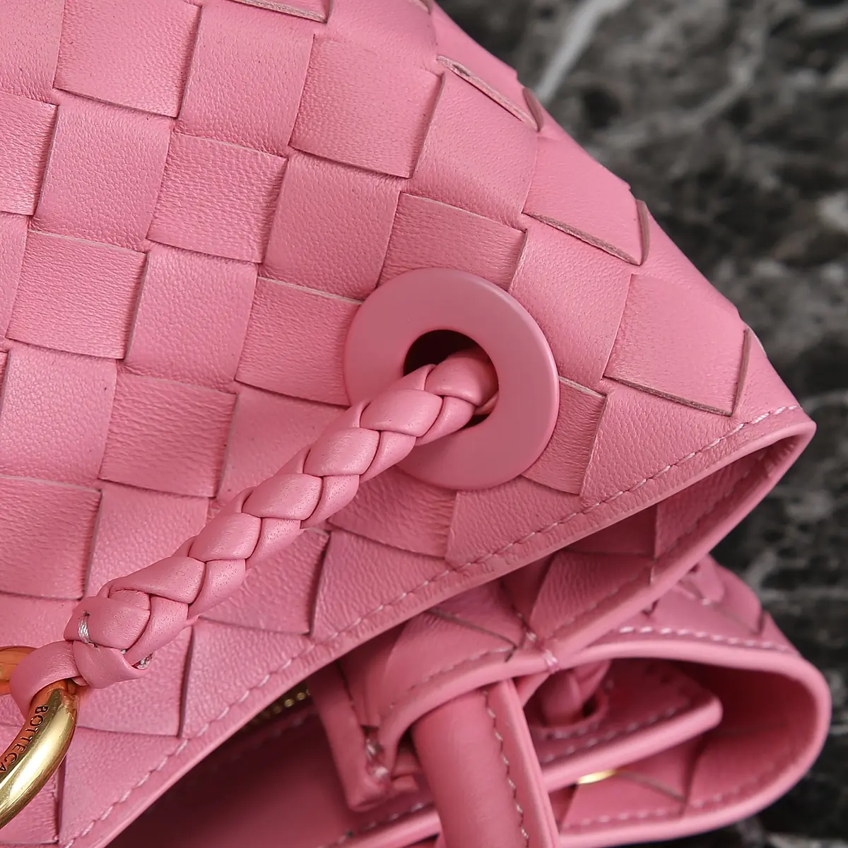 Bottega Veneta Style Beige Leather Bag Lookbook Reference image 5