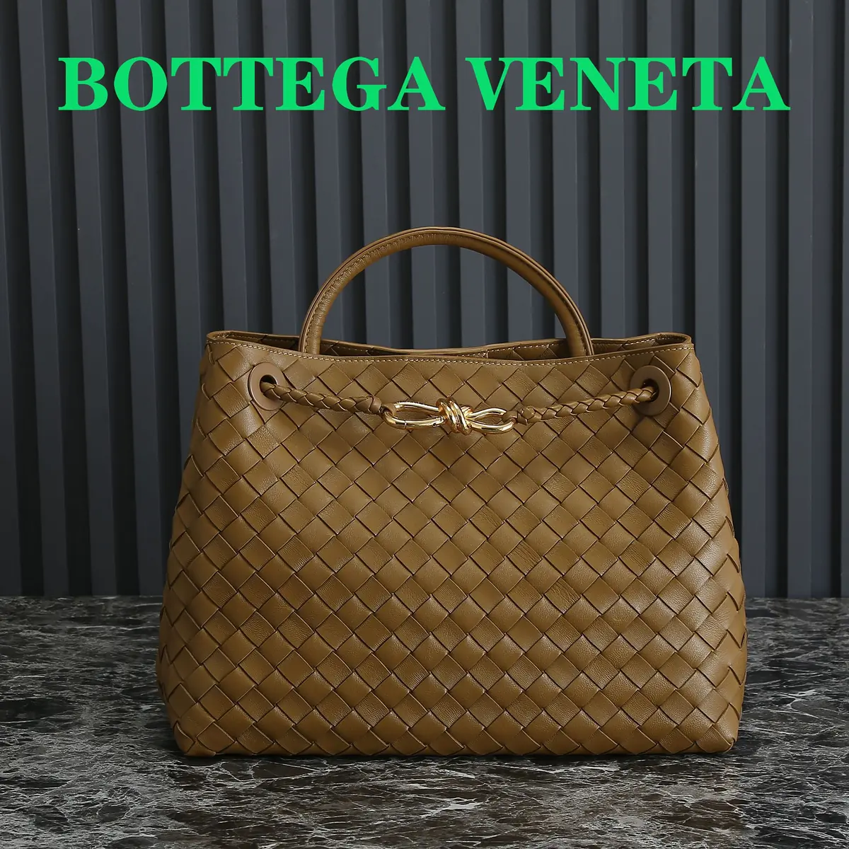 Bottega Veneta Style Beige Leather Bag Lookbook Reference image 1