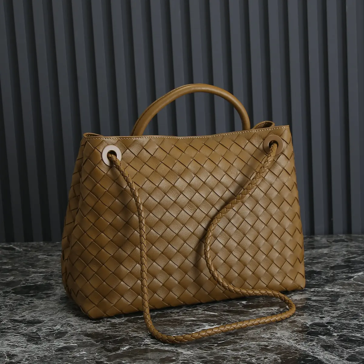 Bottega Veneta Style Beige Leather Bag Lookbook Reference image 2