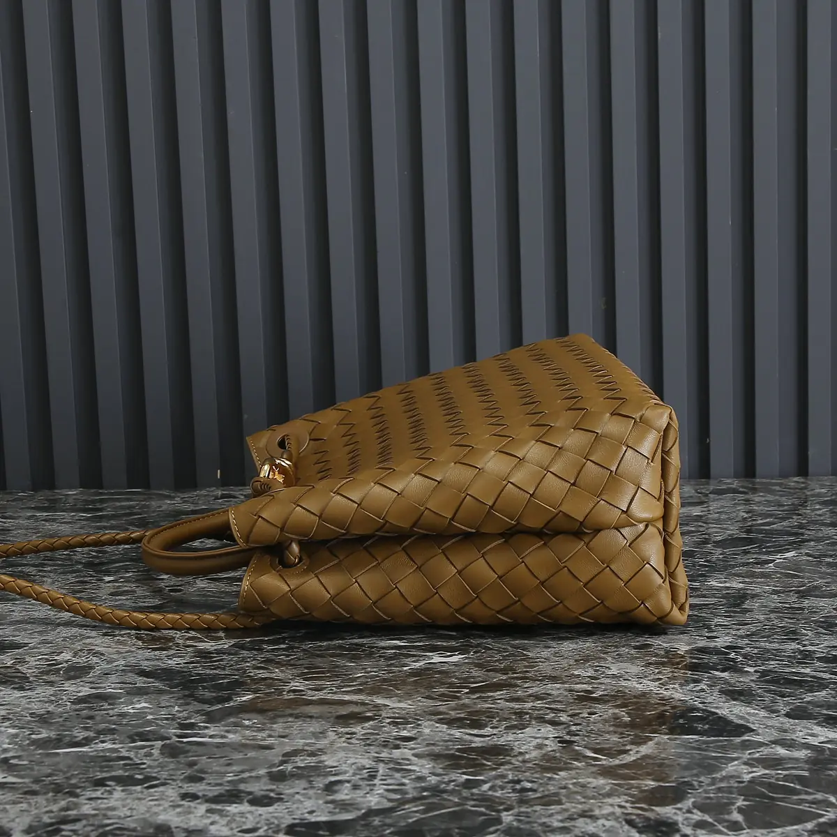 Bottega Veneta Style Beige Leather Bag Lookbook Reference image 3