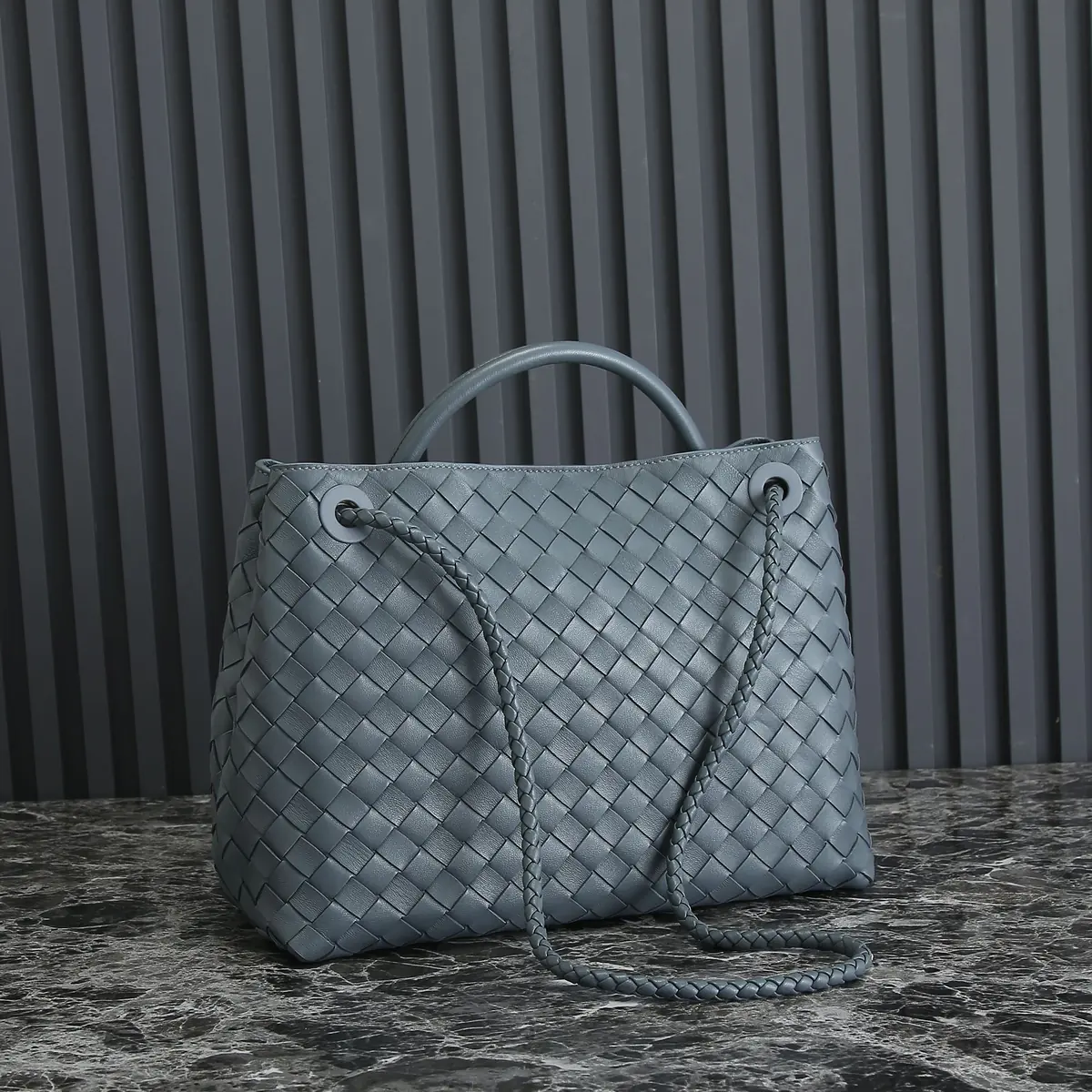 Bottega Veneta Style Beige Leather Bag Lookbook Reference image 2