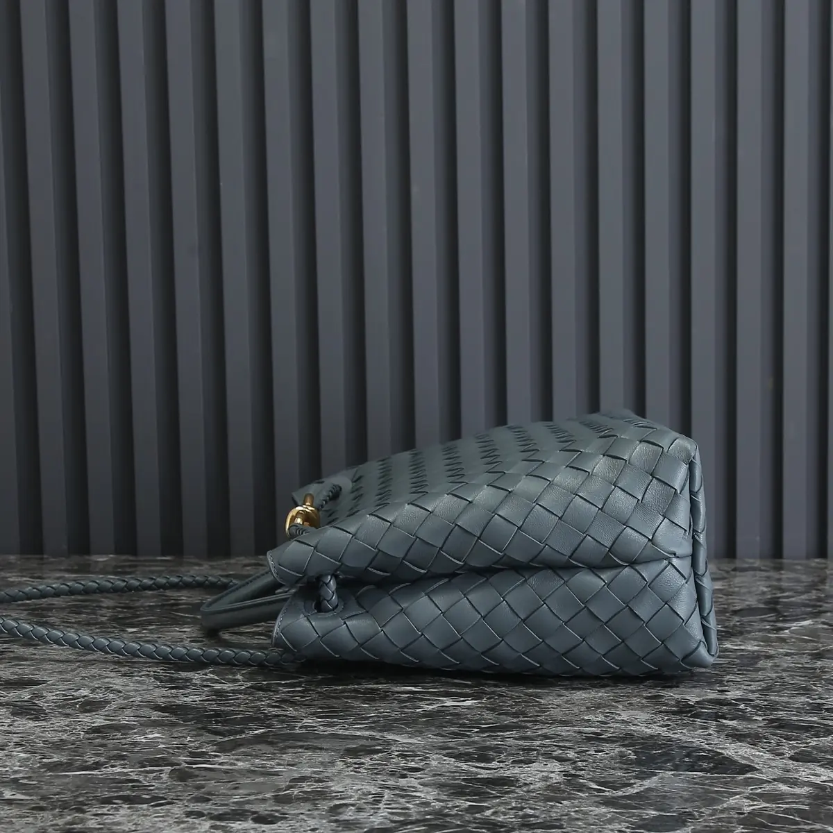 Bottega Veneta Style Beige Leather Bag Lookbook Reference image 3