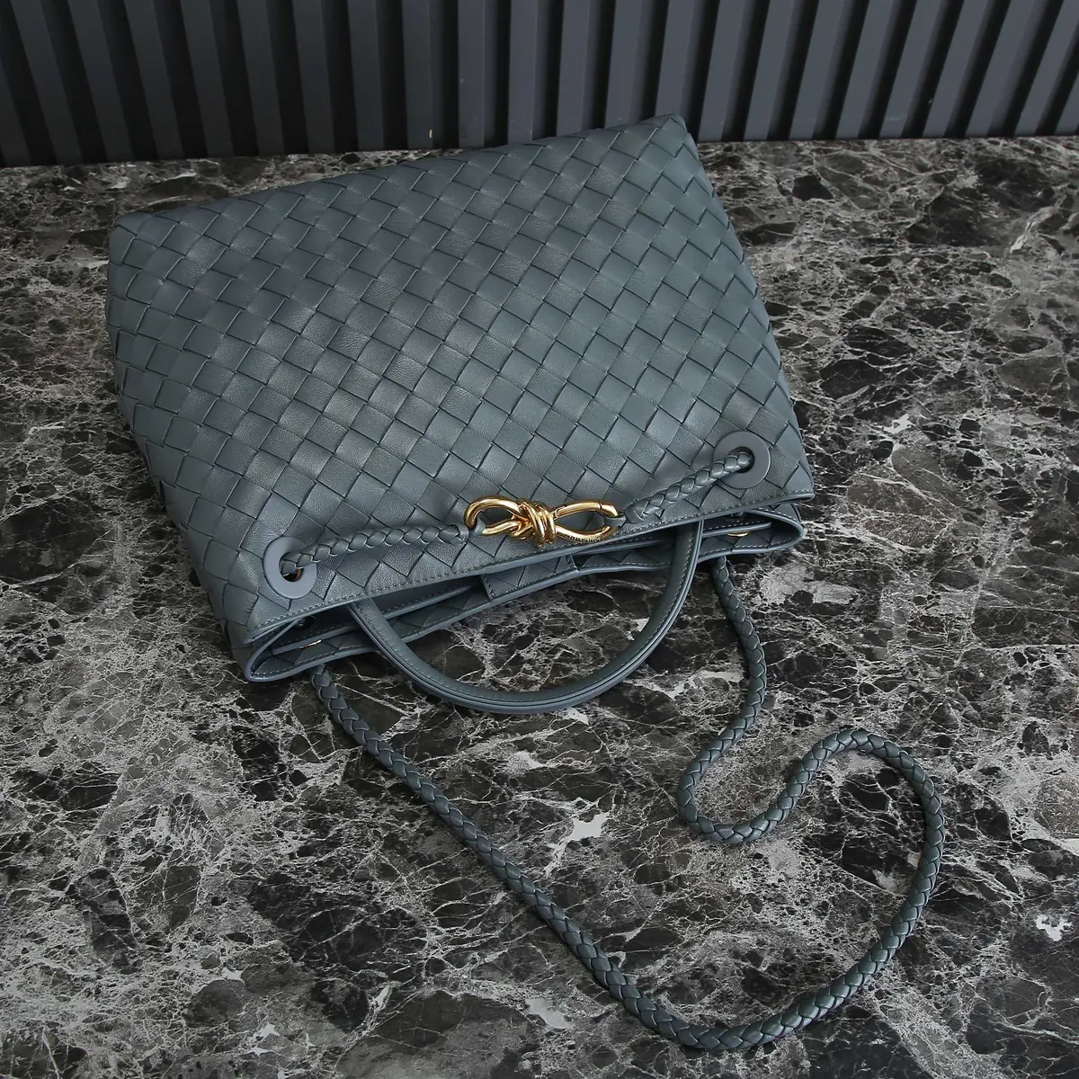 Bottega Veneta Style Beige Leather Bag Lookbook Reference image 5