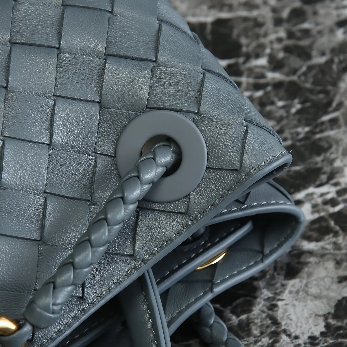 Bottega Veneta Style Beige Leather Bag Lookbook Reference image 6