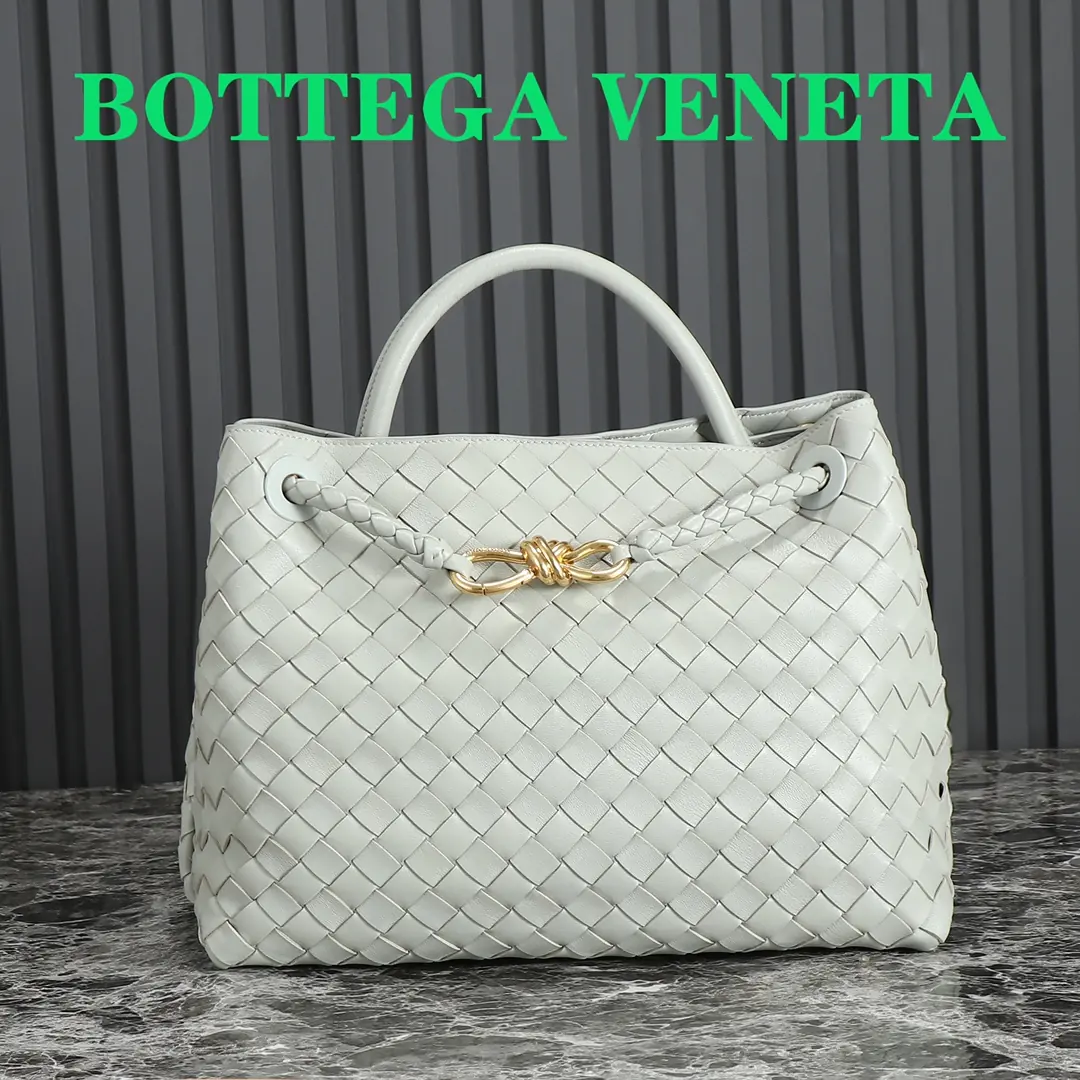 Bottega Veneta Style Beige Leather Bag Lookbook Reference image 1