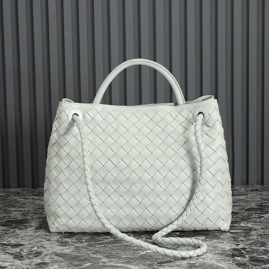 Bottega Veneta Style Beige Leather Bag Lookbook Reference image 2