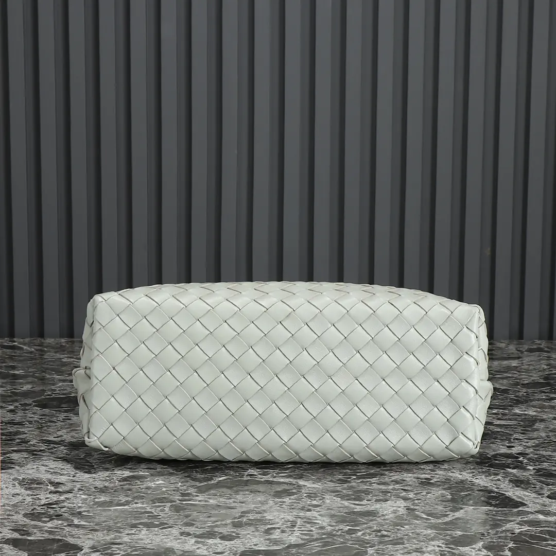 Bottega Veneta Style Beige Leather Bag Lookbook Reference image 4