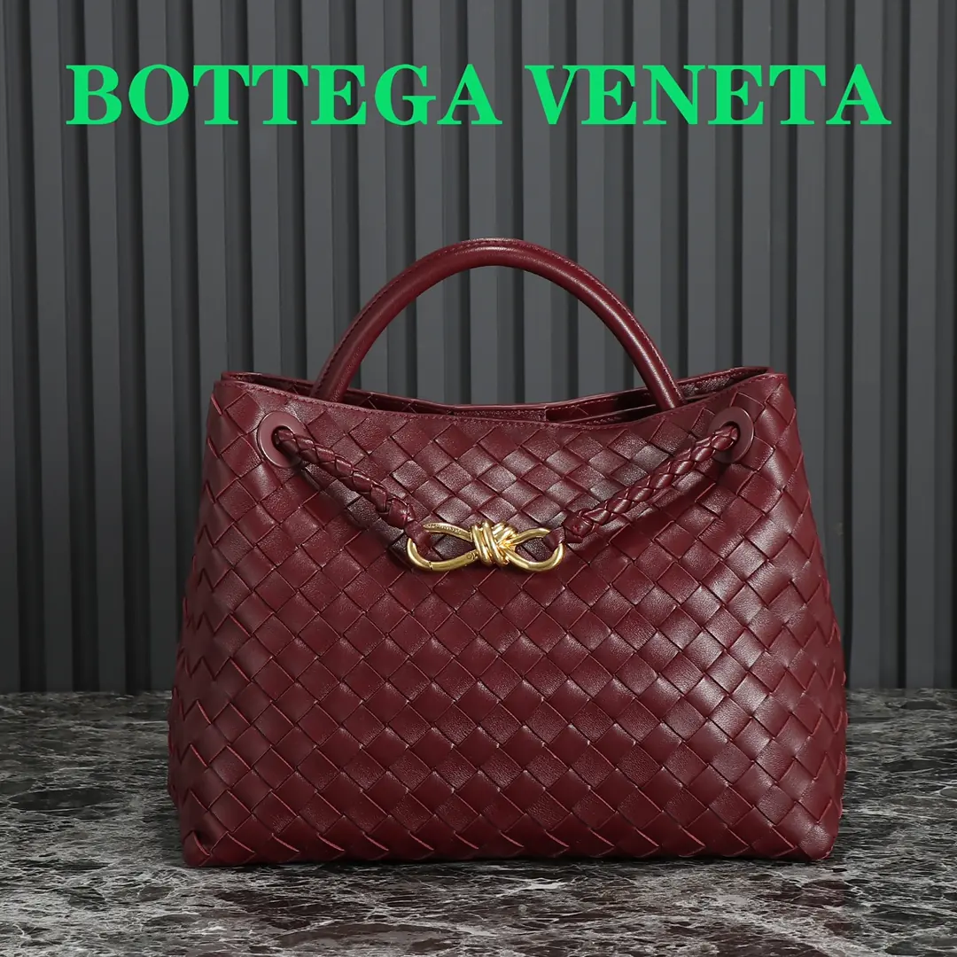 Bottega Veneta Style Beige Leather Bag Lookbook Reference image 1