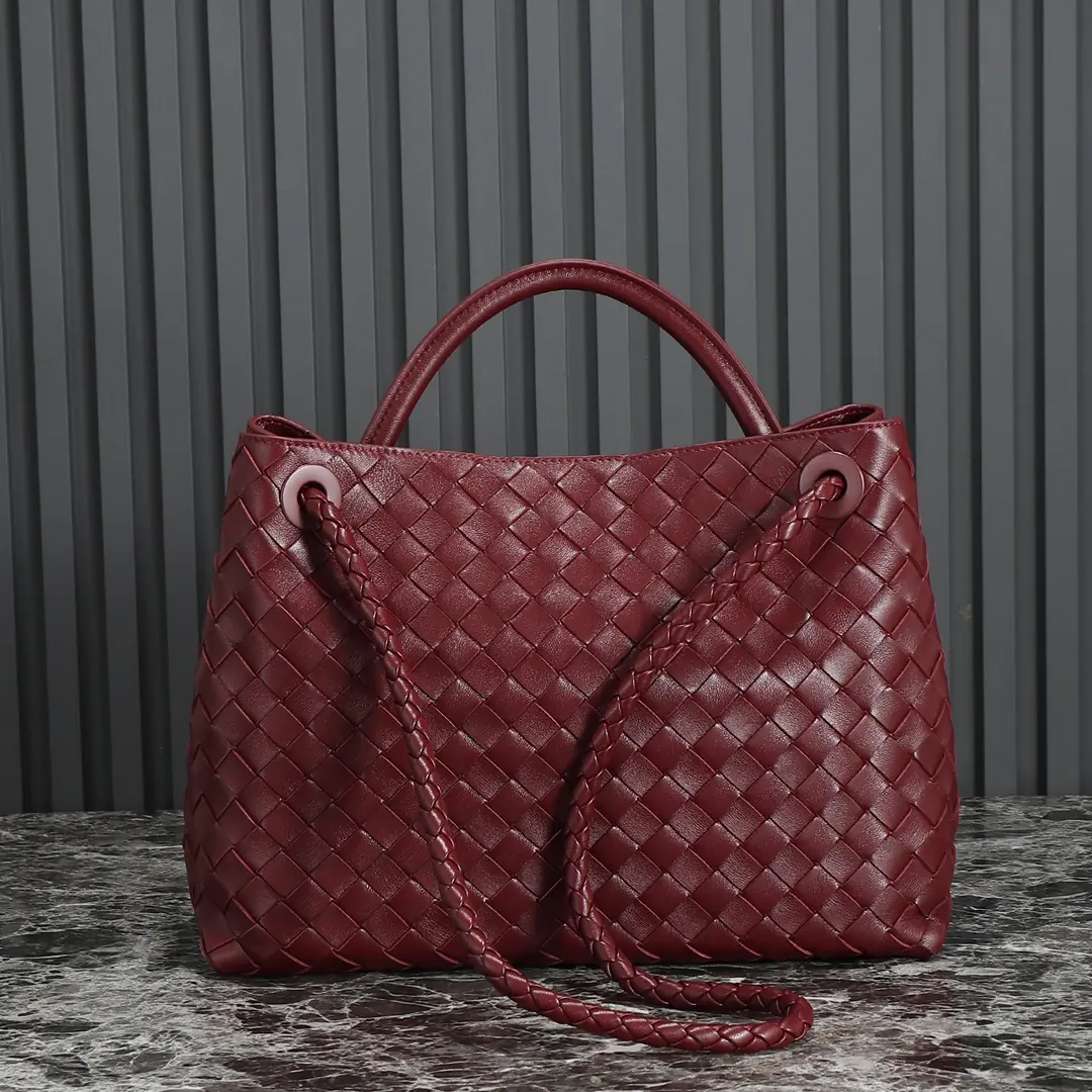 Bottega Veneta Style Beige Leather Bag Lookbook Reference image 2