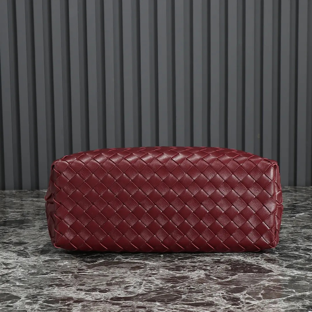 Bottega Veneta Style Beige Leather Bag Lookbook Reference image 4