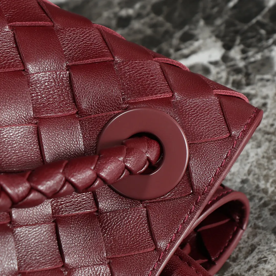 Bottega Veneta Style Beige Leather Bag Lookbook Reference image 5