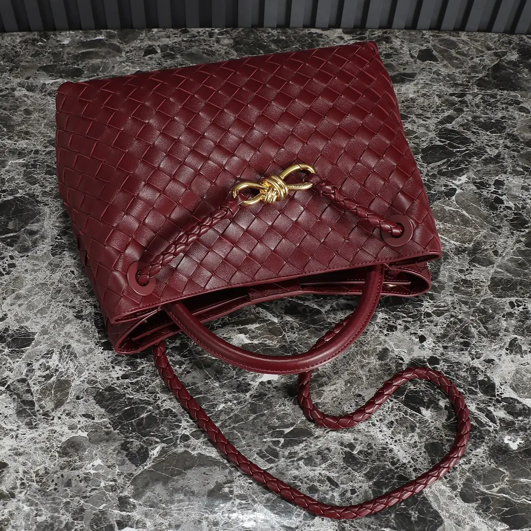Bottega Veneta Style Beige Leather Bag Lookbook Reference image 6