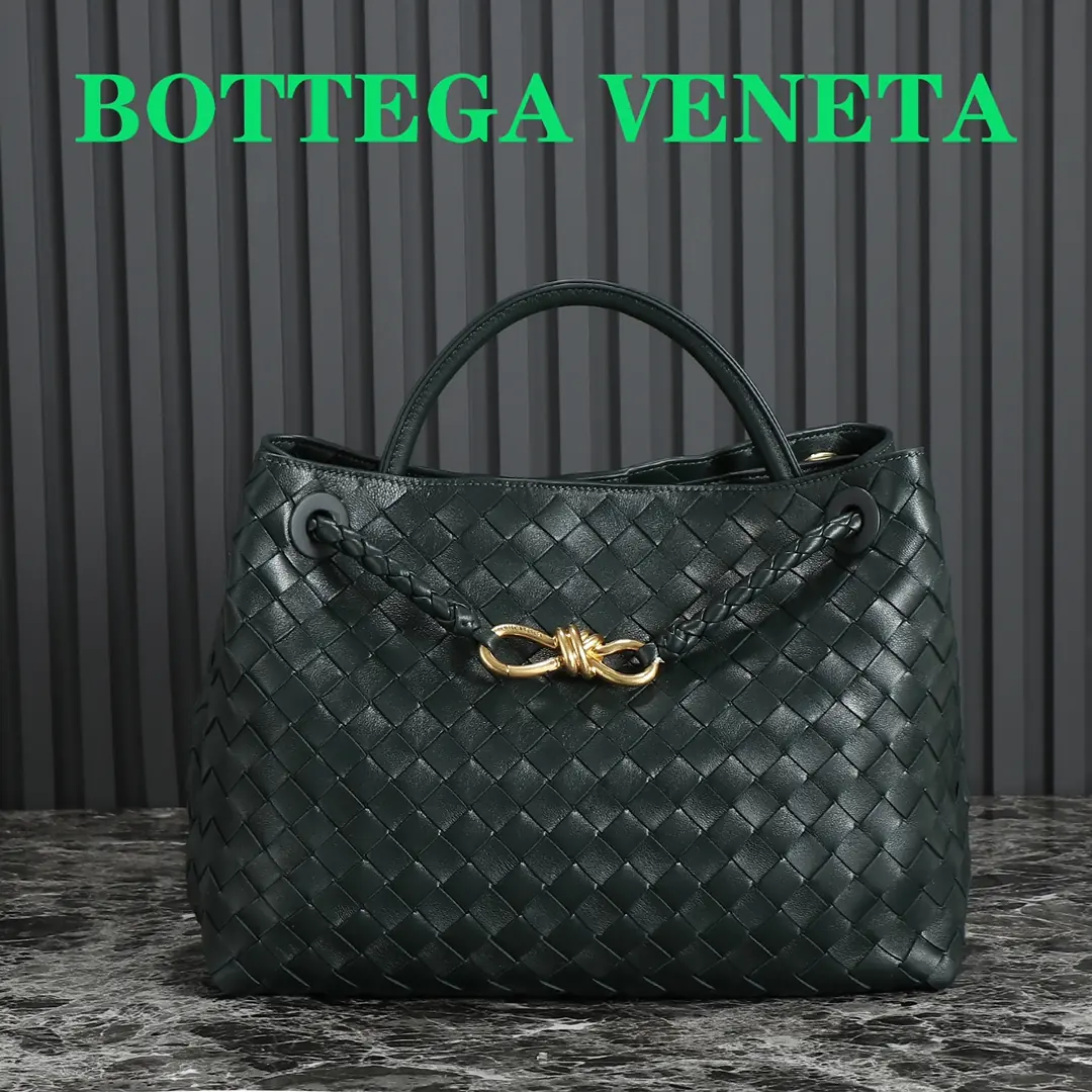 Bottega Veneta Style Beige Leather Bag Lookbook Reference image 1