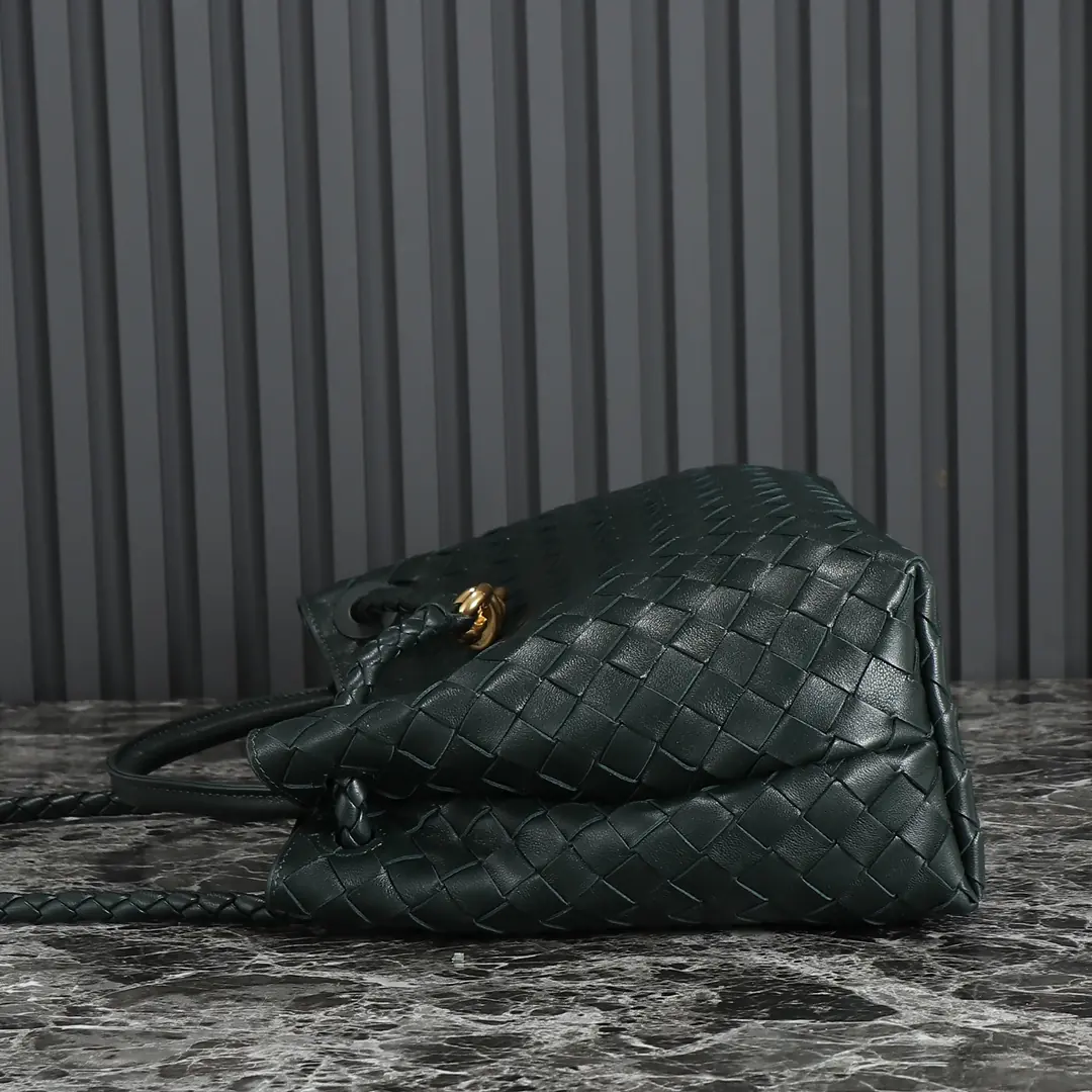 Bottega Veneta Style Beige Leather Bag Lookbook Reference image 2