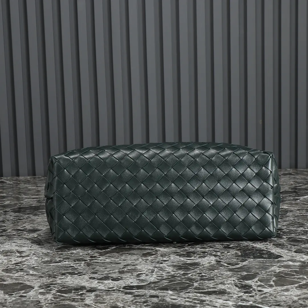 Bottega Veneta Style Beige Leather Bag Lookbook Reference image 4